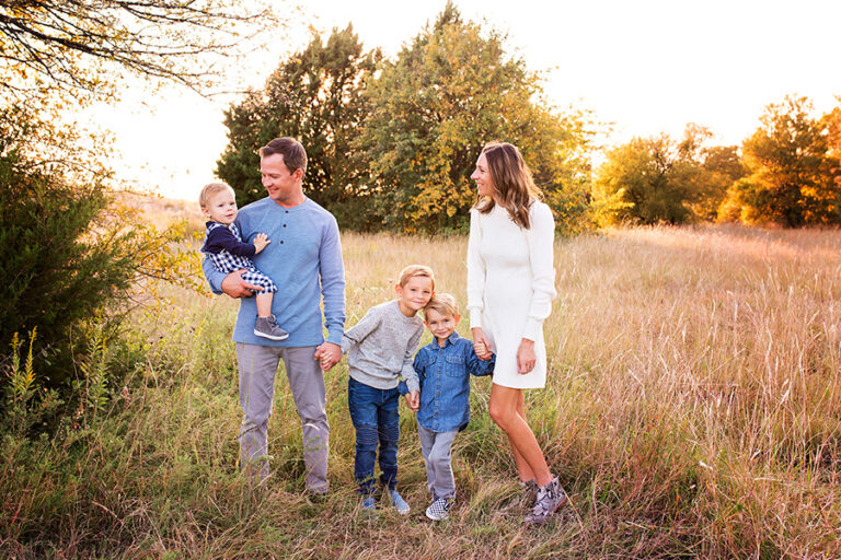 plano familoy photographers who capture family portraits during outdoor mini sessions
