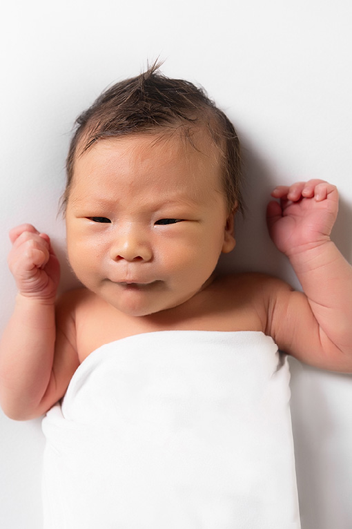 dallas in home newborn session taking light and bright newborn photos