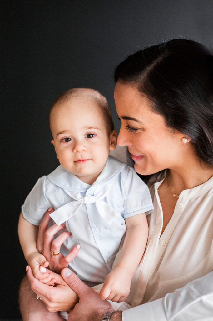 plano baby photographer with mom