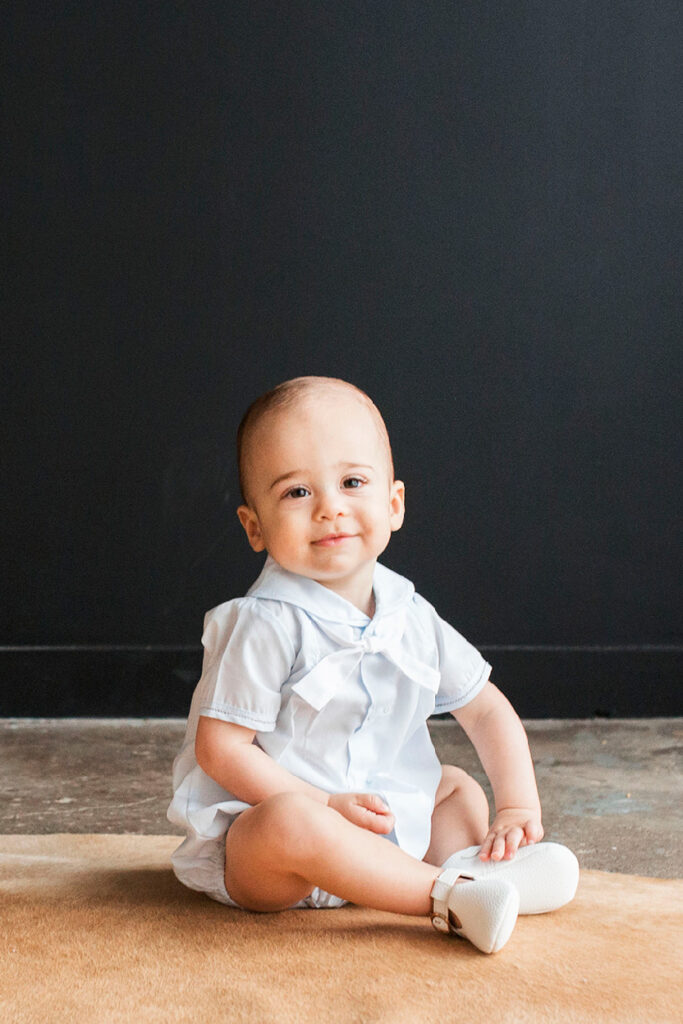 baby birthday photos in plano at a studio