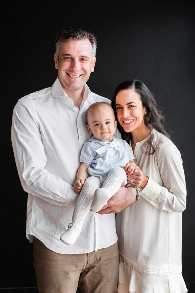 baby photographer near me taking photos with mom and dad