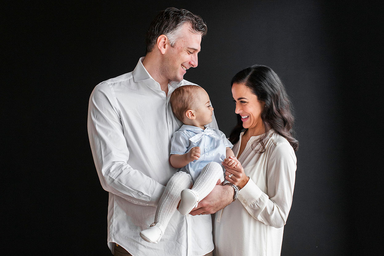 baby photographer plano taking gorgeous family photos