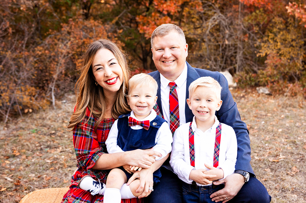 North Dallas Photographer in plano tx taking family portraits at Arbor Hills Nature Preserve
