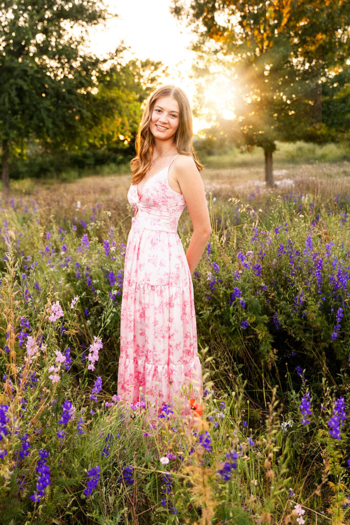 outdoor wildflower mini session during golden hour