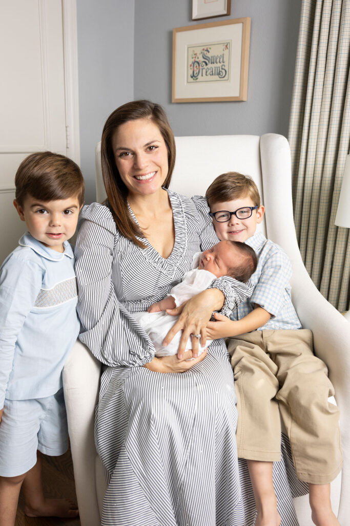 plano newborn photographer lifestyle session with mom