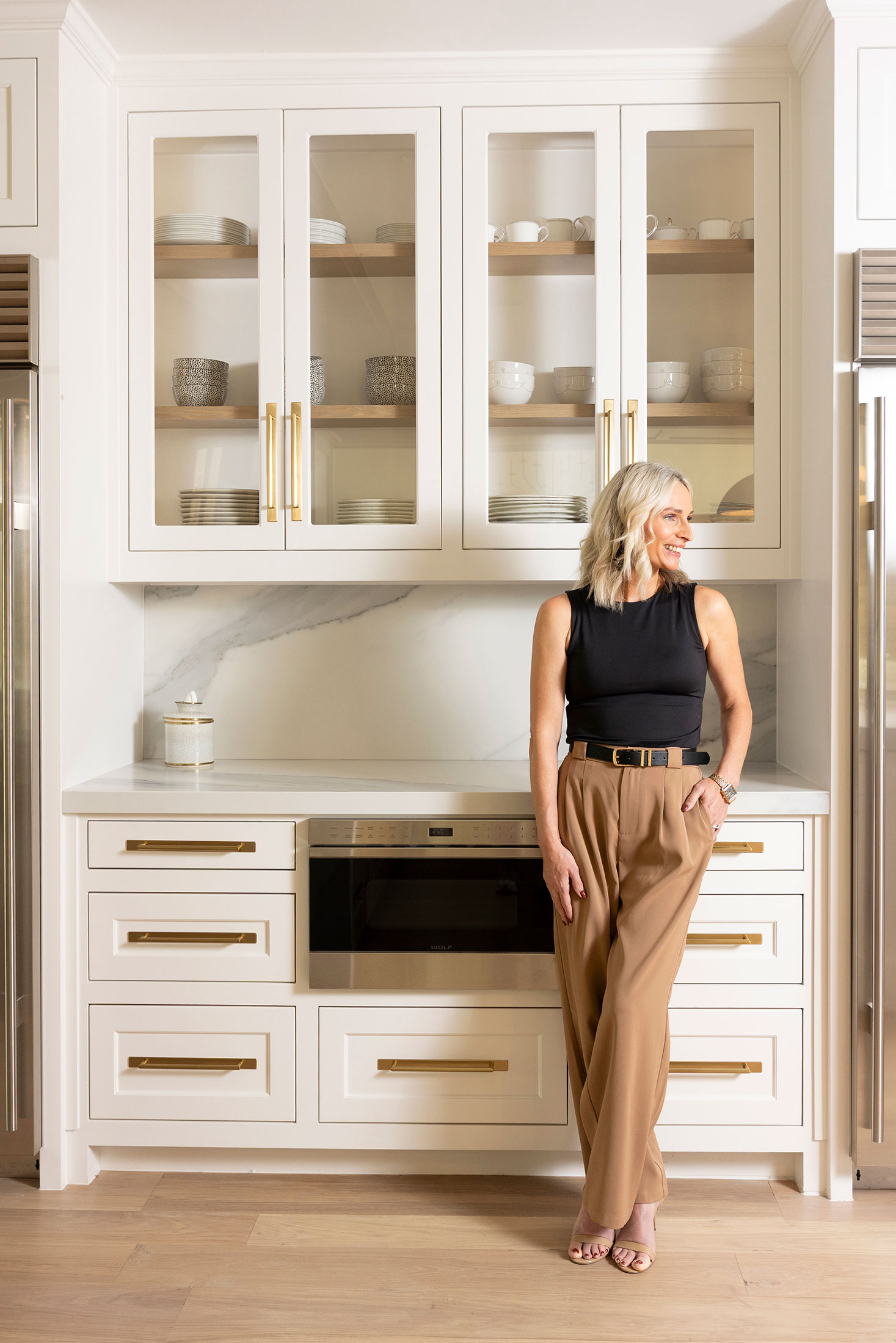 brand photos in a kitchen of a professional organizer in neutrals