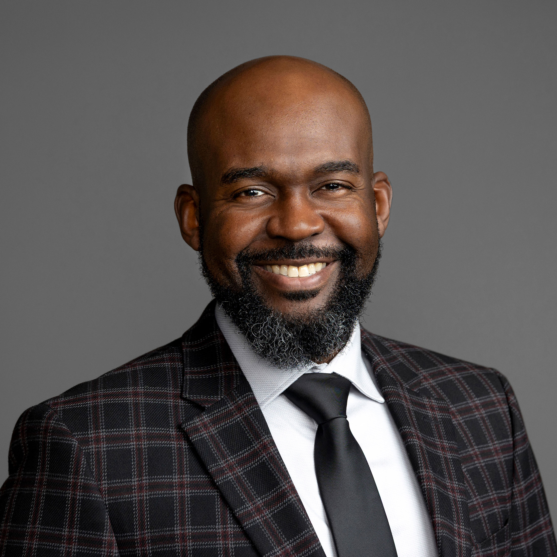professional headshots dallas using a grey background