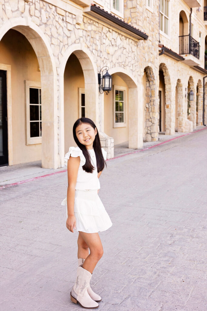 cute pose during family pictures